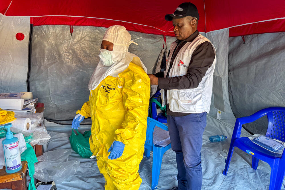 MSF staff help prepare health workers in the Ebola Treatment Centre