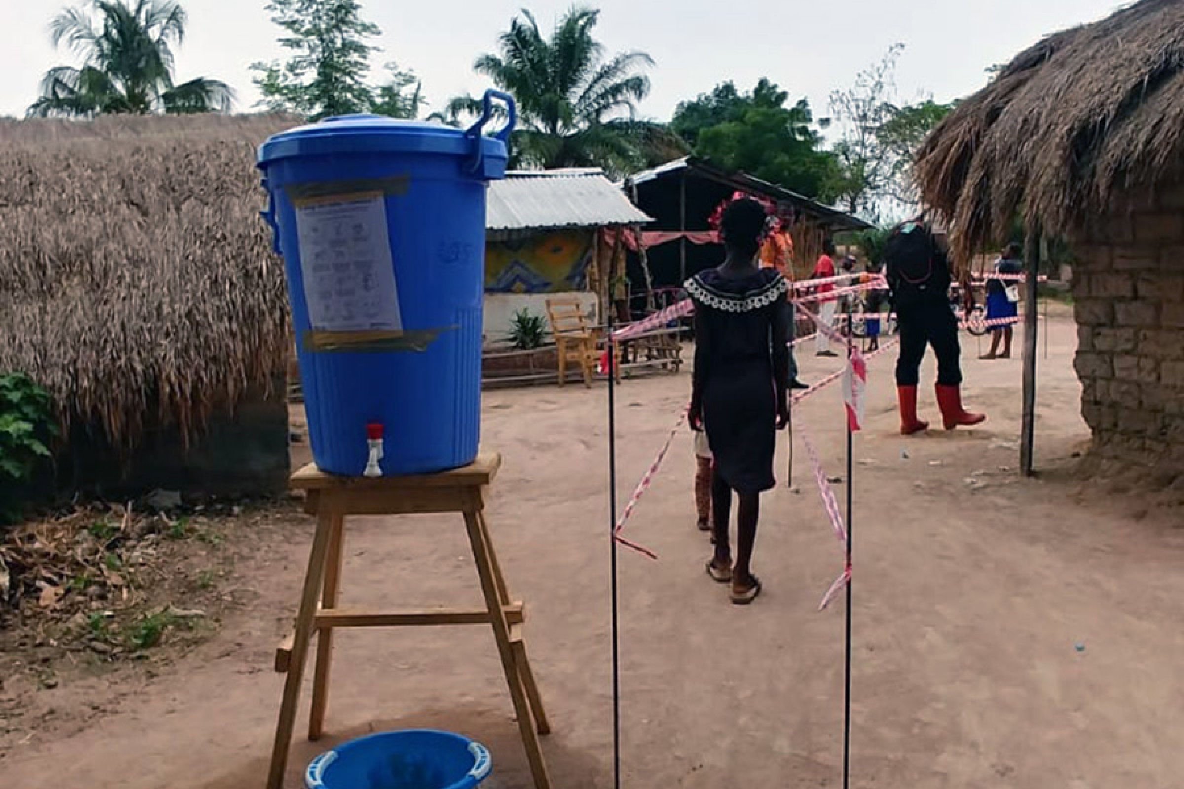 A handwashing point and queuing system at a vaccination station