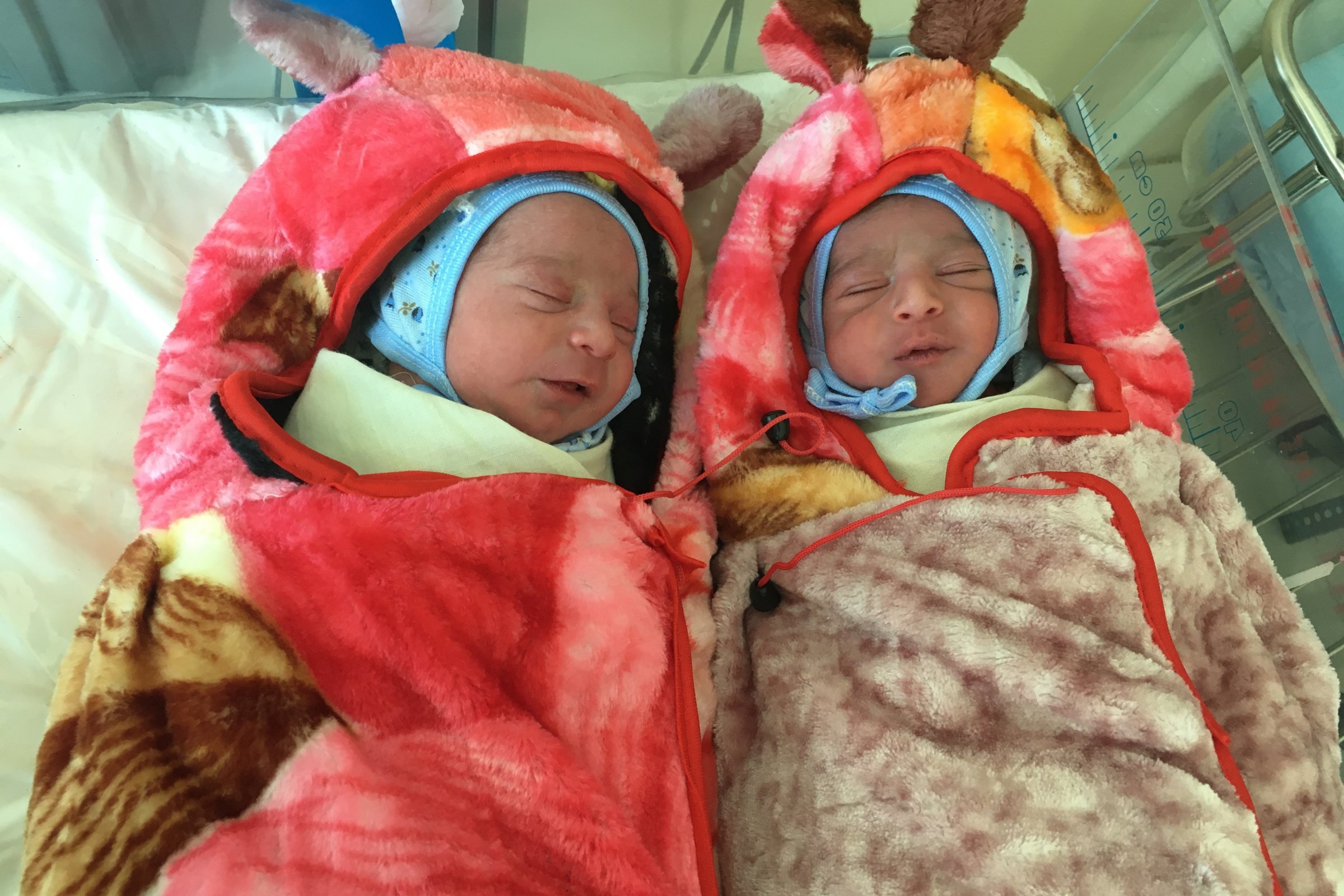Twins born on New Year's Day at an MSF hospital in Houban, Yemen